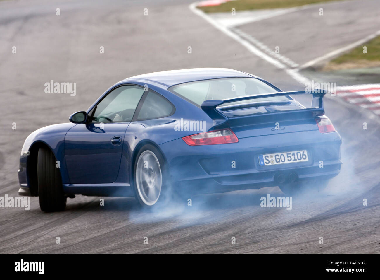 Wallpaper #cbjV1pIBJvJKYCmEyeAR28 Porsche 911 Gt3 Model Year 2006 Blue Moving Diagonal from the Back