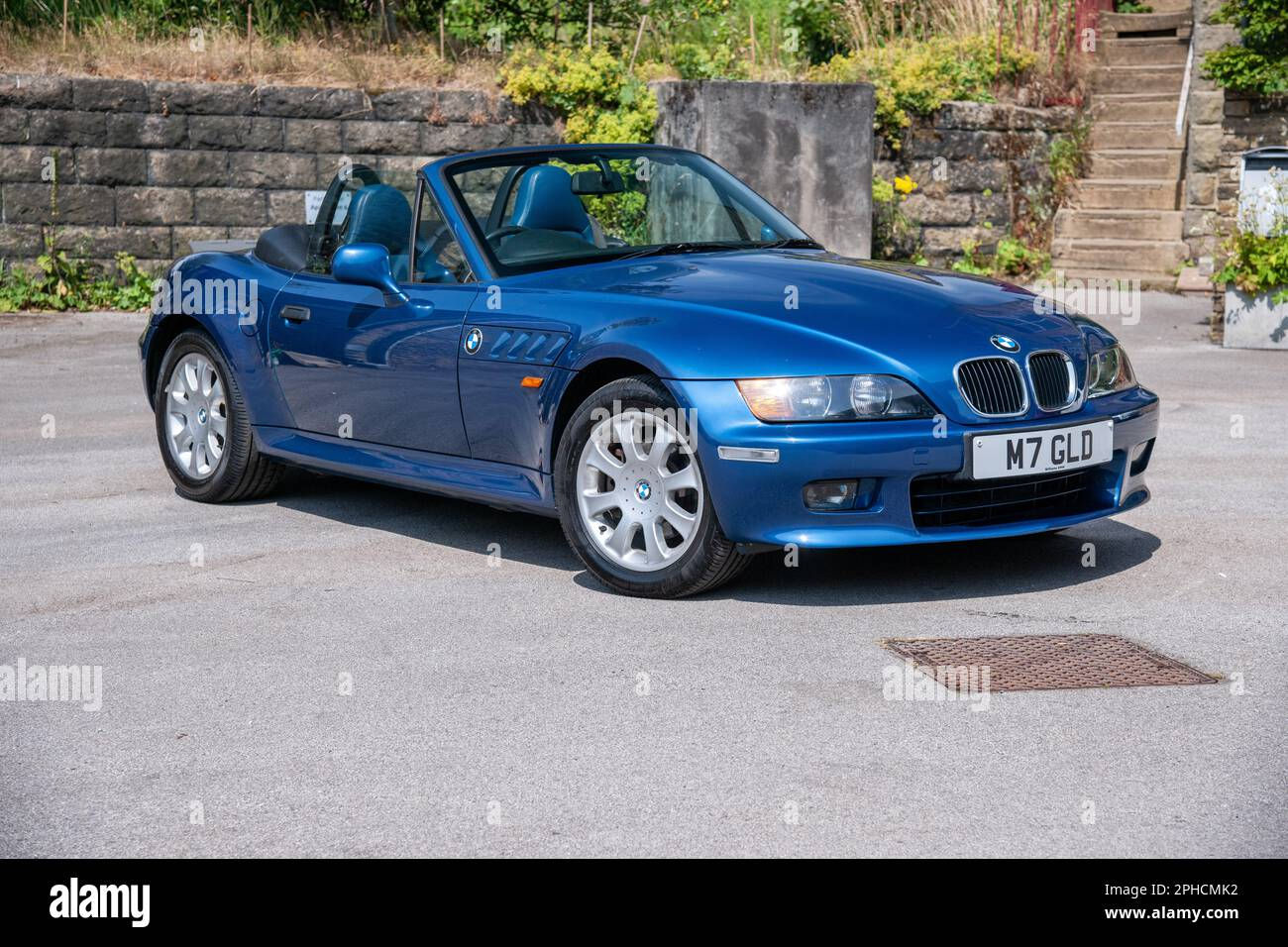 Wallpaper #veqIVZMBlwTYPL18Dw2e155 BMW Z3 Two Door Sports Car Parked on a Cul De Sac with a Stone Wall and