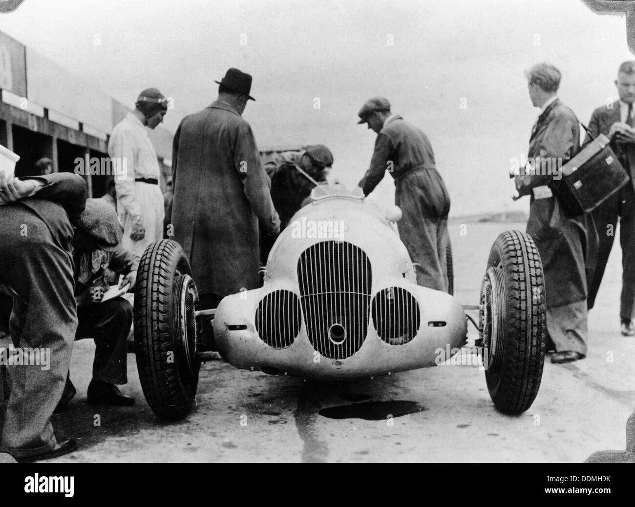 Wallpaper #bGgGF5MBSpphPi3-Rg1x328 Mercedes Benz W125 Grand Prix Car at the Nurburgring Germany 1937