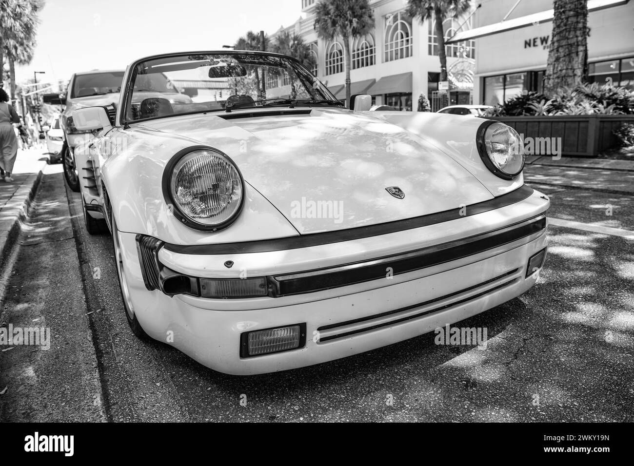 Wallpaper #sSbXl5cBNyflpn9rXYZh88 Miami Florida USA March 25 2023 White Porsche930 Retro Vintage
