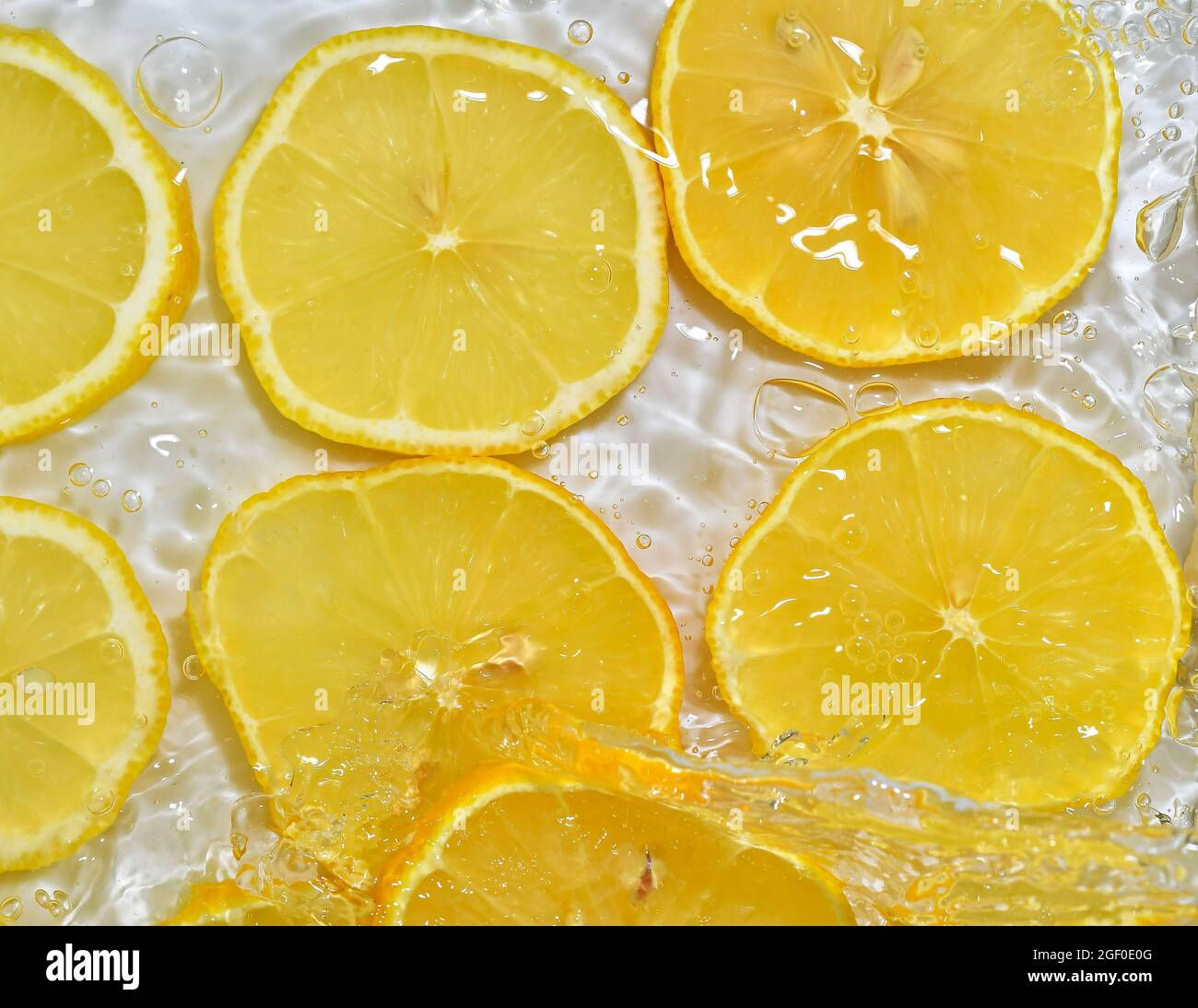 Wallpaper #GGfpAZMBSpphPi3-Wa1b193 Close Up View of the Yellow Lemon Slices in Lemonade Background