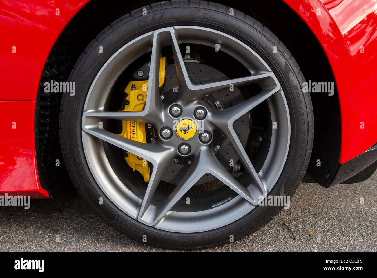 Wallpaper #OL2OoZcBxtB1RJ-KkbYc107 Atibaia Brazil October 7 2022 Side View of a Wheel of a Red