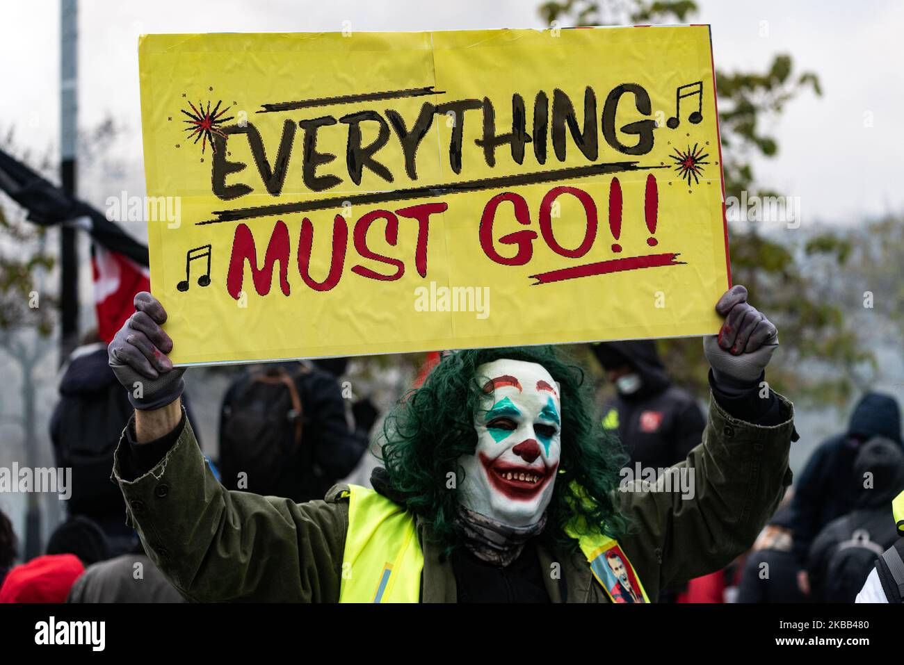 Wallpaper #wW35apcBycdYOYFTrHF1176 Protestation Newsmag19november19 Hi Res Stock Photography and Images