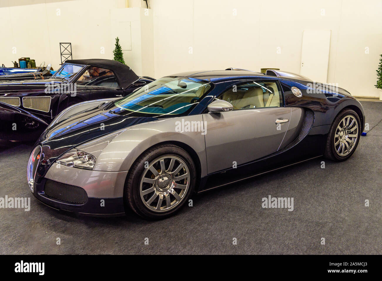 Wallpaper #Z2fa9ZIBSpphPi3-aIFt98 Bugatti Veyron Super Sport Hi Res Stock Photography and Images Alamy