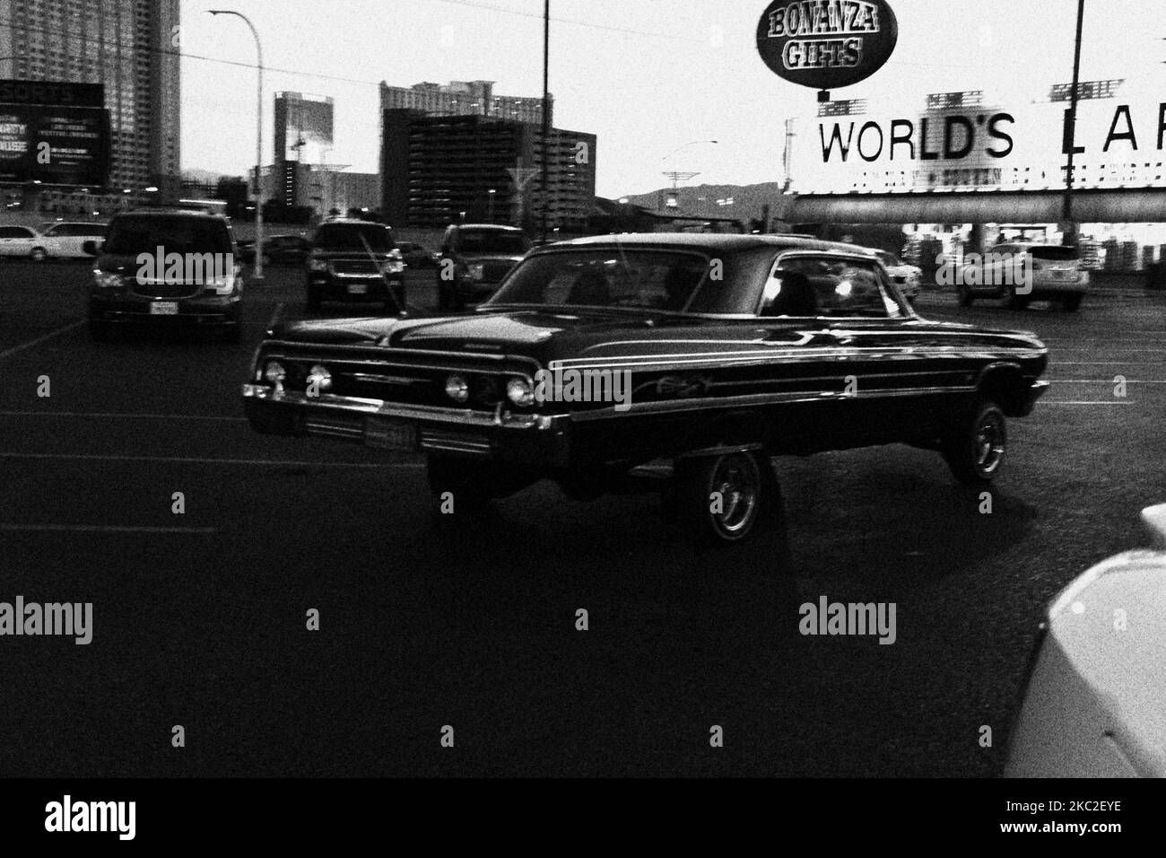 Wallpaper #ugNJZpMBpyOg8YnEf9pd249 A Beautiful Shot of an Old School Car on the Streets in Las Vegas in