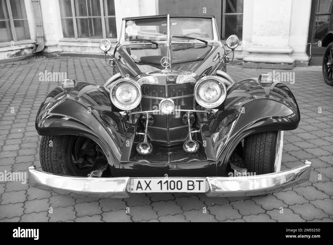 Wallpaper #sSbXl5cBNyflpn9rXYZh42 Kyiv Ukraine November 02 2022 Mercedes Benz 500k Retro Convertible
