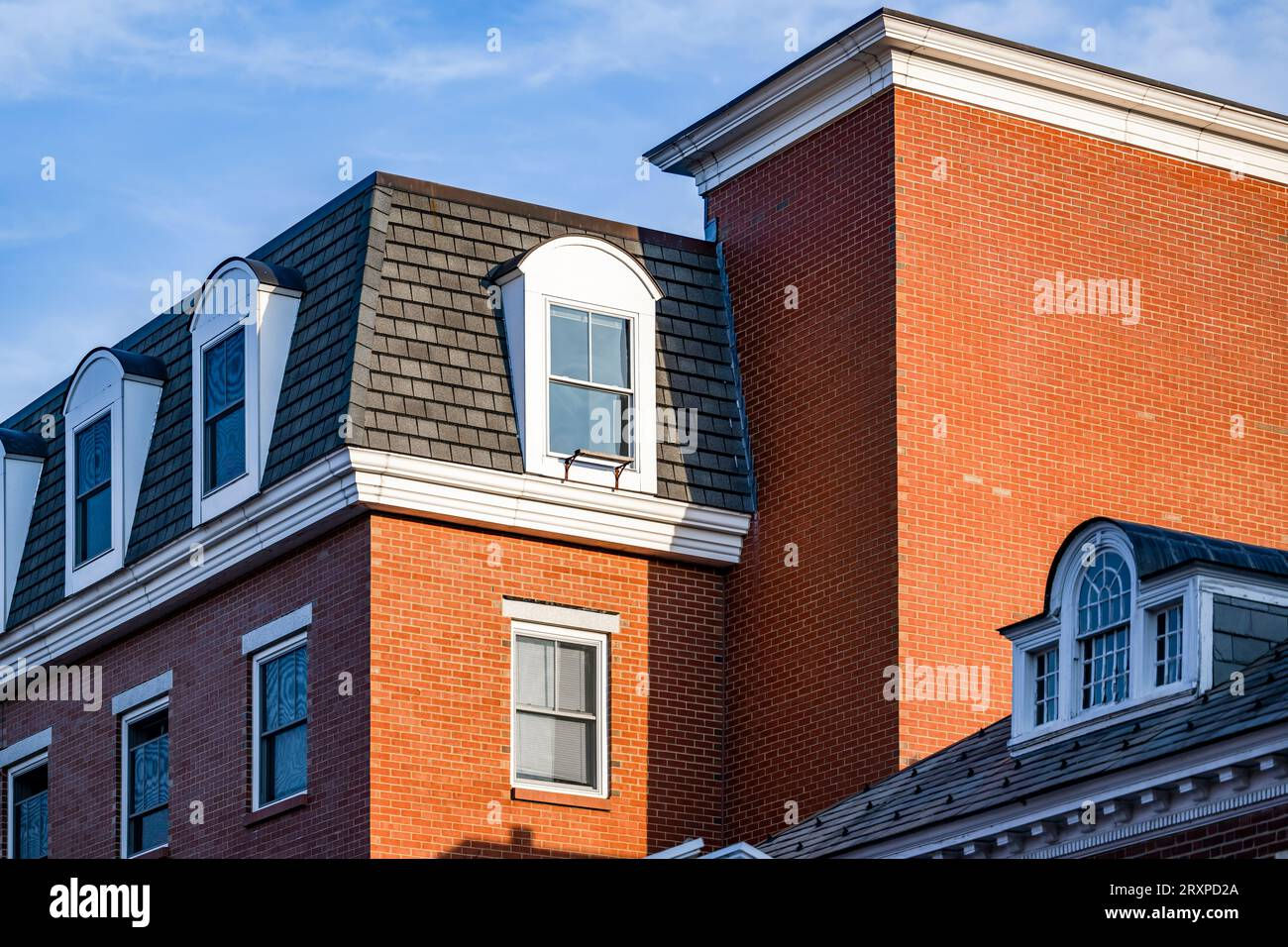 Wallpaper #_GdcDpMBSpphPi3-9um5155 An Classic Old Colonial Multistory Red Brick Apartment Strict Geometric