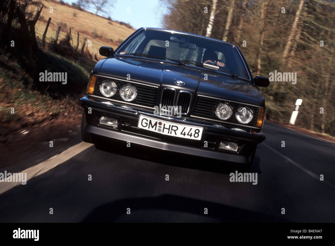 Wallpaper #SCzLSZMB0E1QgA7wqPTc72 Car 6er BMW Old Car Driving Diagonal Front Front View Road