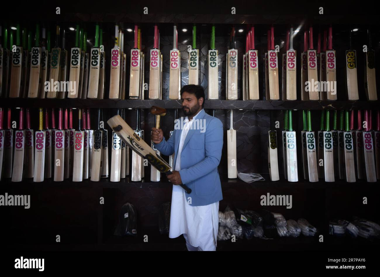 Wallpaper #uGcKC5MBSpphPi3-5NdM124 Fawzul Kabir the Owner of a Gr8 Cricket Bat Manufacturing Unit Checks