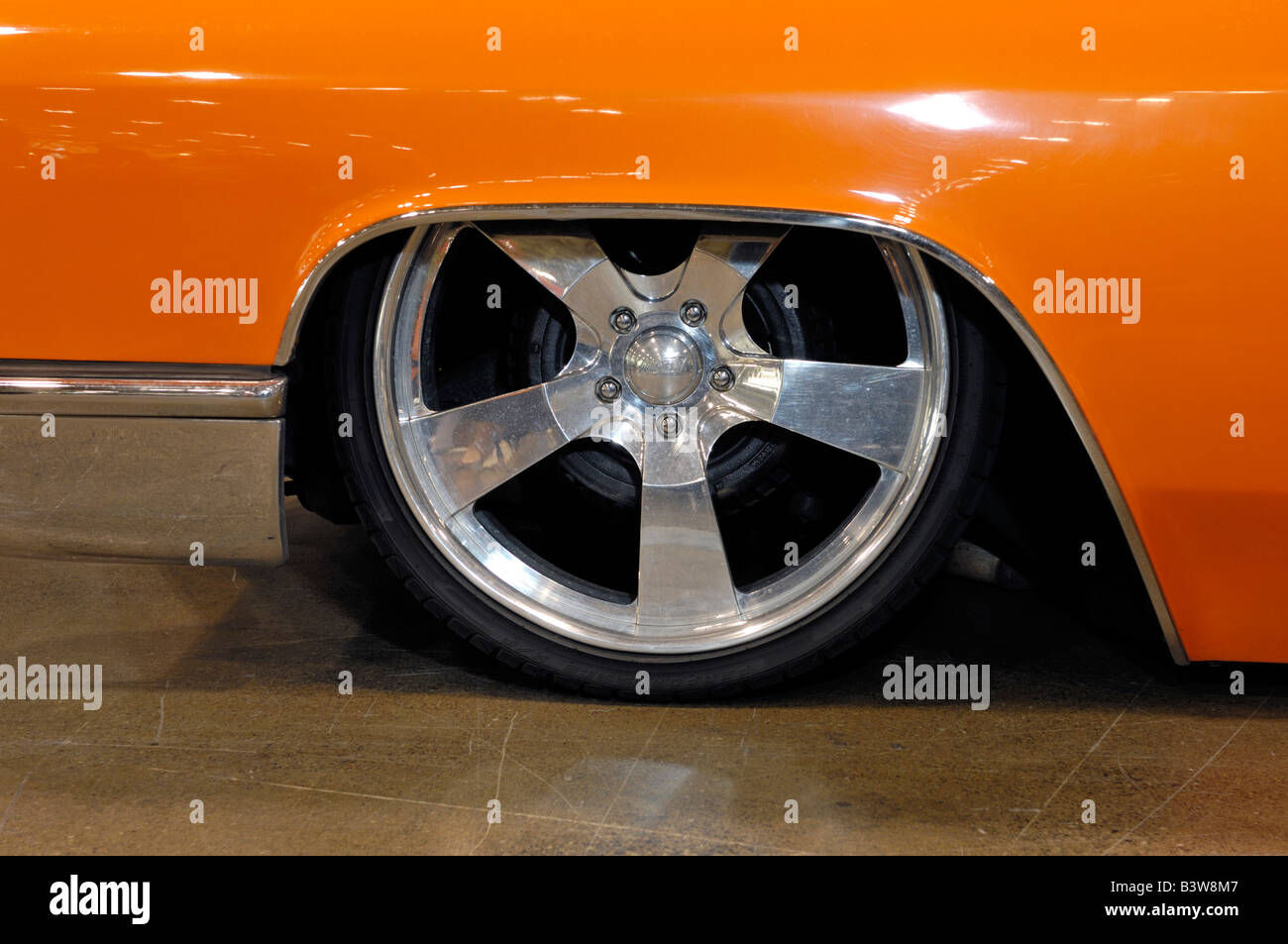 Wallpaper #bb2TopcBxtB1RJ-Kbbf78 Low Profile Tires Hi Res Stock Photography and Images Alamy