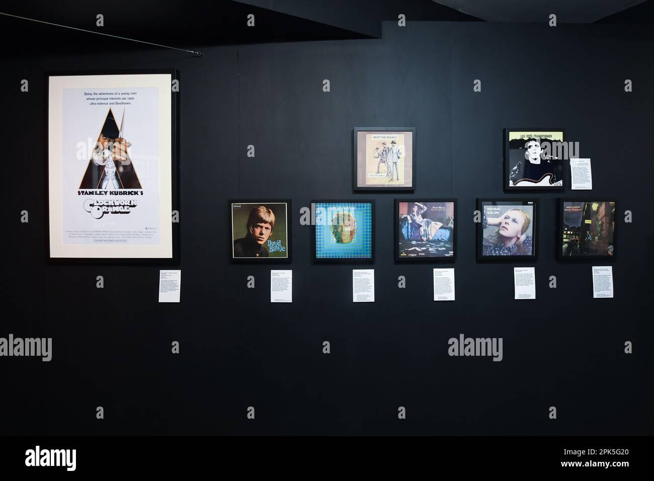 Wallpaper #7030a Aladdin Sane De David Bowie Cd Chez Libertemusic Ref123255141