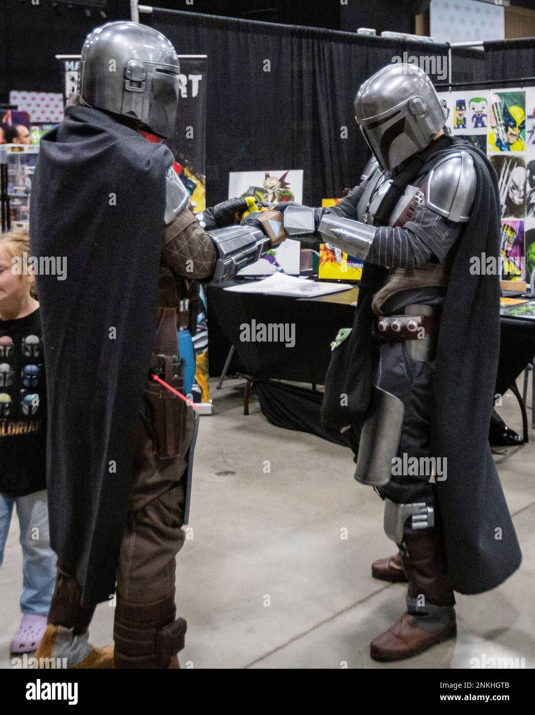 Wallpaper #1Gc0CJMBSpphPi3-gckF285 Tony Klassen Left and Jaasiel Mendoza Dressed as the Mandalorian Bump