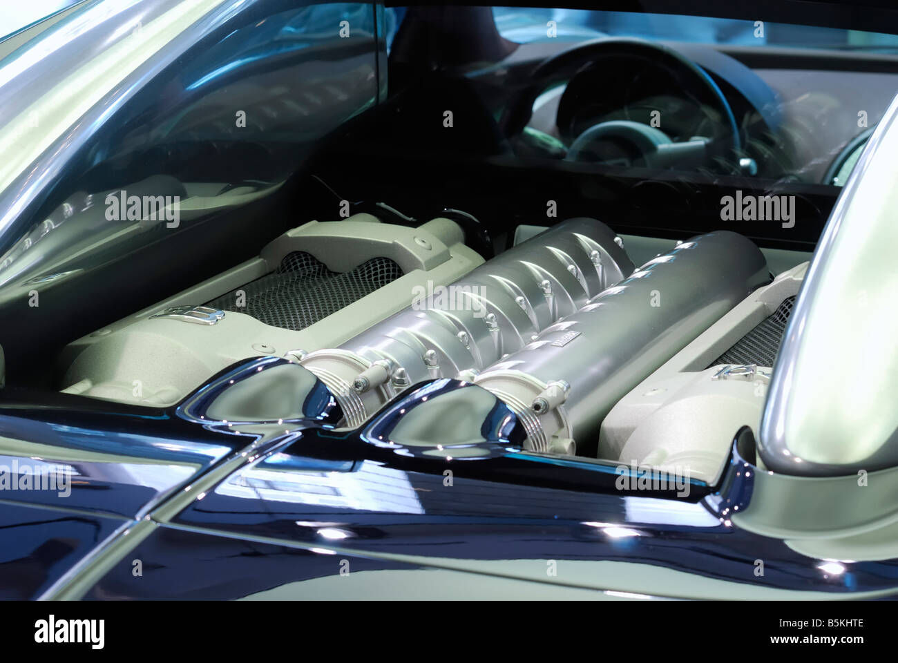 Wallpaper #4gO2ZpMBpyOg8YnE_NvA101 Bugatti Veyron Engine Bay