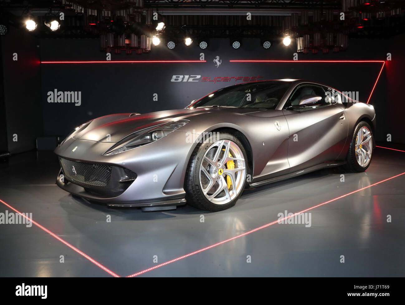 Wallpaper #tGet_ZIBSpphPi3-cZwd358 Ferrari 812 Superfast Hi Res Stock Photography and Images Alamy
