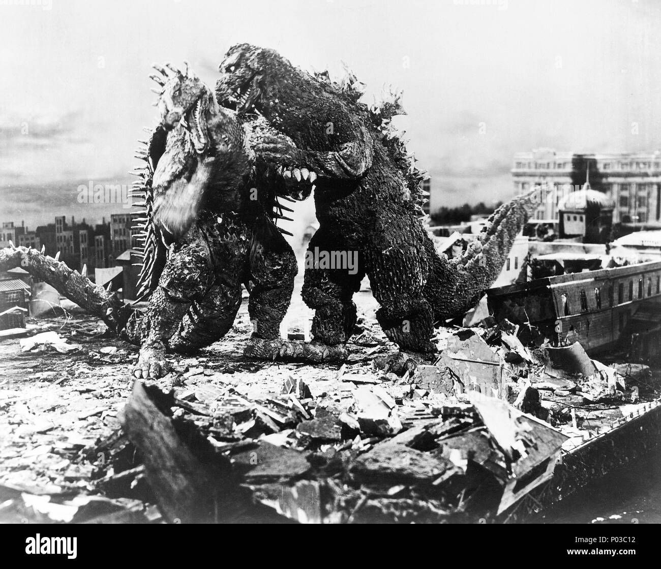 Wallpaper #1u_fTJMBMN-XEVvVqz4786 King Kong vs Godzilla Hi Res Stock Photography and Images Alamy