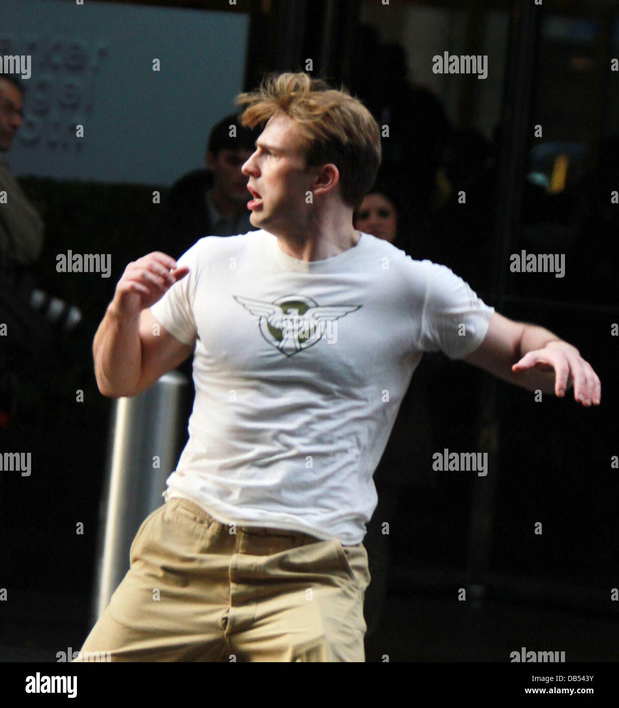 Wallpaper #9-qXVZMBlwTYPL18nA0s19 Chris Evans Filming a Scene for Captain America the First Avenger