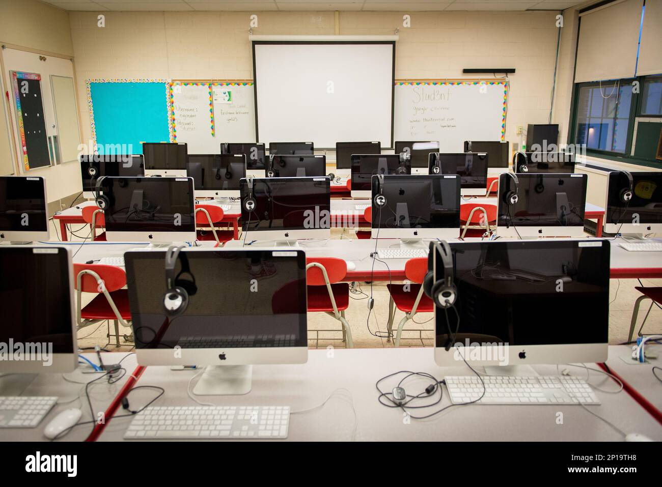 Wallpaper #MWcjC5MBSpphPi3-X9jd139 Computer Lab Room at Elementary School Stock Photo Alamy