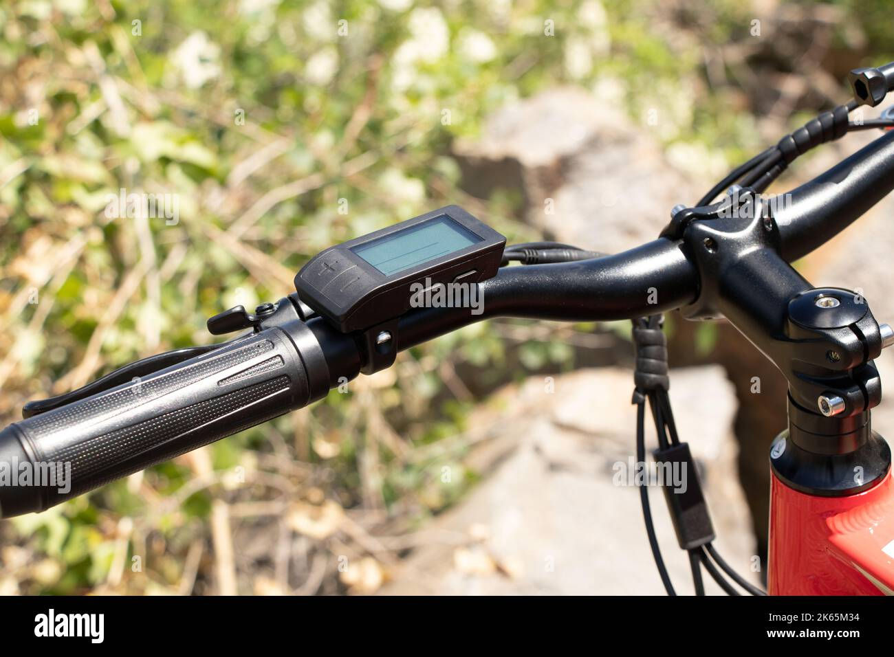 Wallpaper #zHdvJ5MB-pgBXx60VqUF263 E Bike Speedometer on Handlebars Display on E Bike Handlebars in