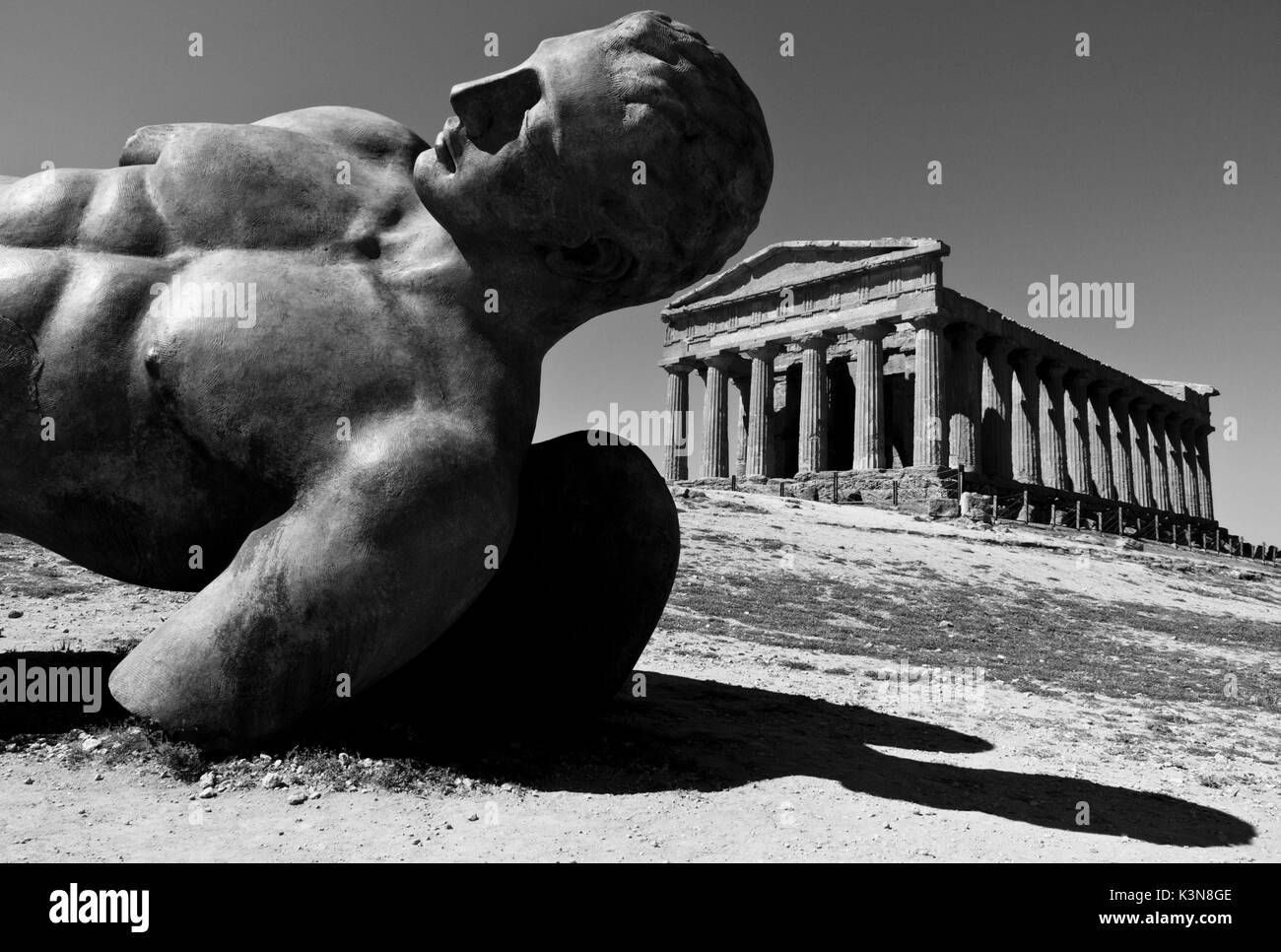 Wallpaper #PDM5M5MBcgDP3FvJOKpL270 Statue of Icarus Hi Res Stock Photography and Images Alamy