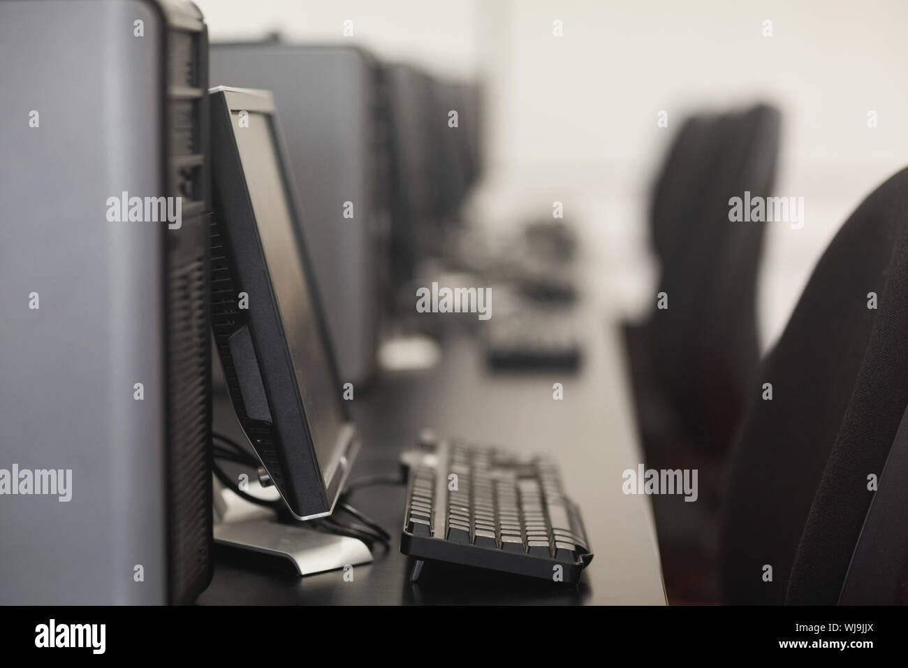 Wallpaper #MWcjC5MBSpphPi3-X9jd265 Empty Computer Room in a College Stock Photo Alamy