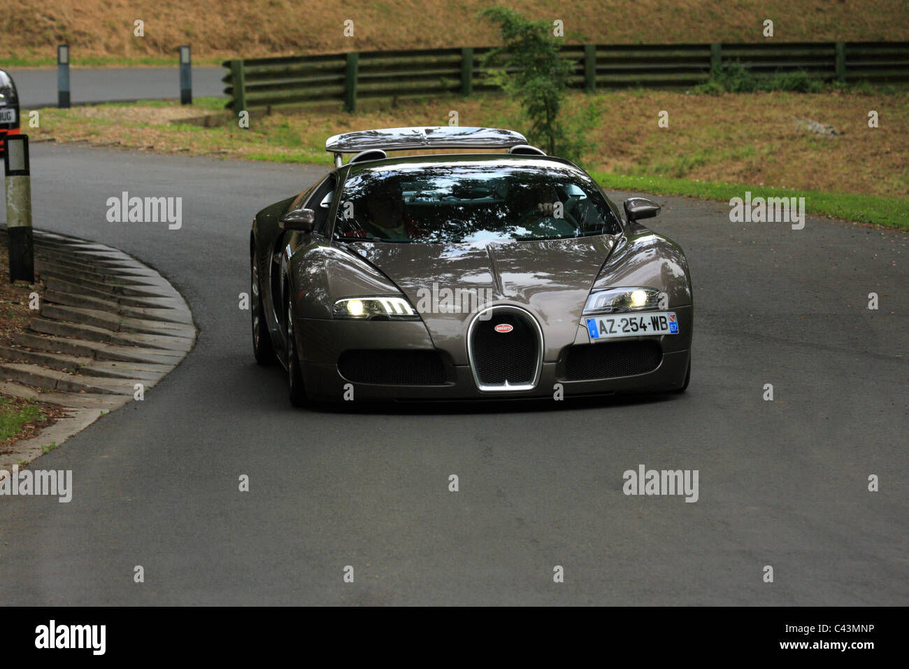 Wallpaper #Z2fa9ZIBSpphPi3-aIFt272 Bugatti Veyron Hi Res Stock Photography and Images Alamy