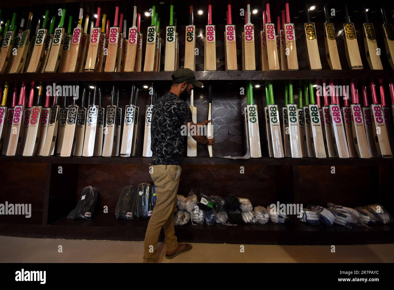 Wallpaper #uGcKC5MBSpphPi3-5NdM283 Cricket Bat Factory Hi Res Stock Photography and Images Alamy