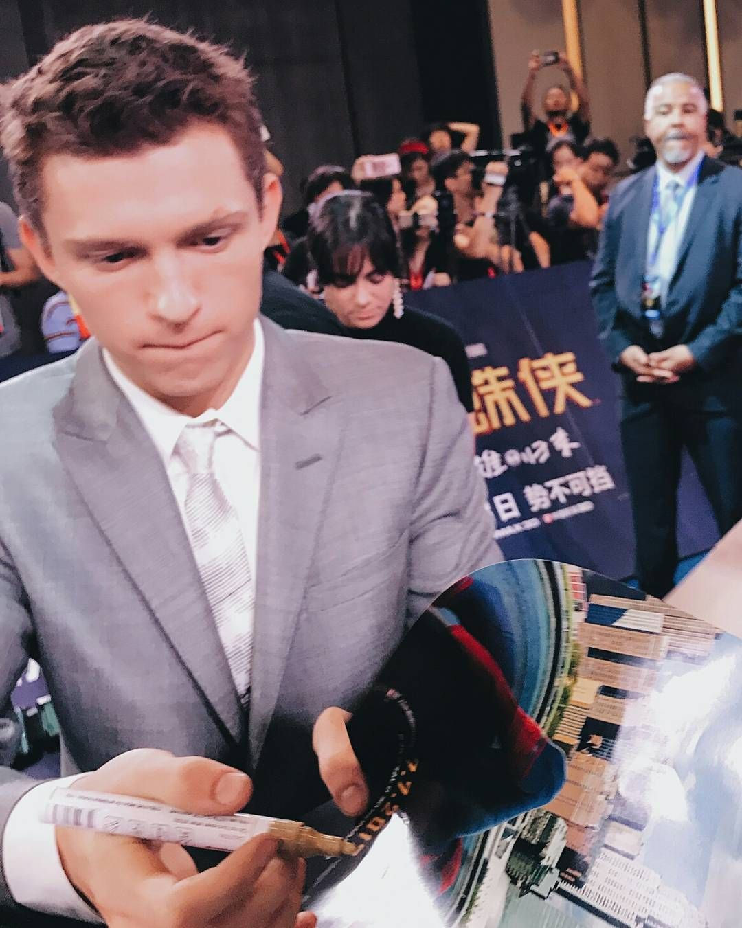 Wallpaper #IFIgNpMBMJD5Jq7_5wkV303 Signing Autographs Again Tom Holland Tom Holland Spiderman Tom Holland