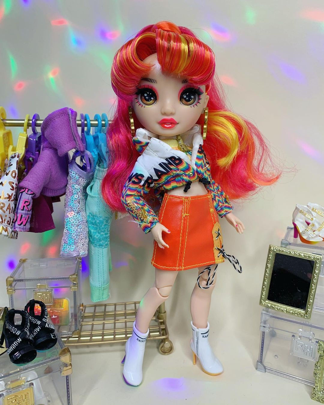 Wallpaper #e9tnMpMB3oUMxGFSkT0z192 Poppy and the Holograms on Instagram Laurel Devious