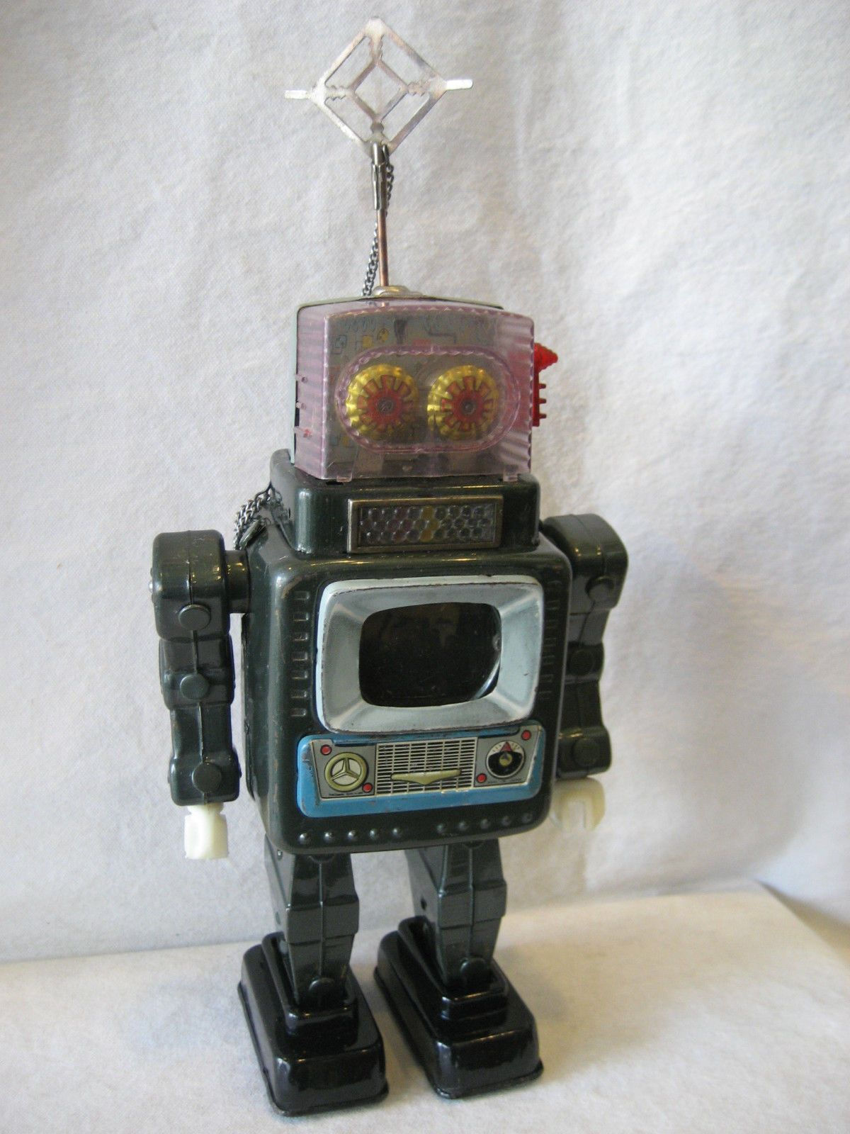 Wallpaper #s6U5MpMB0vj5YdARDNNN123 Vintage Alps Japan Television Space Man Battery Operated Tin Toy Robot