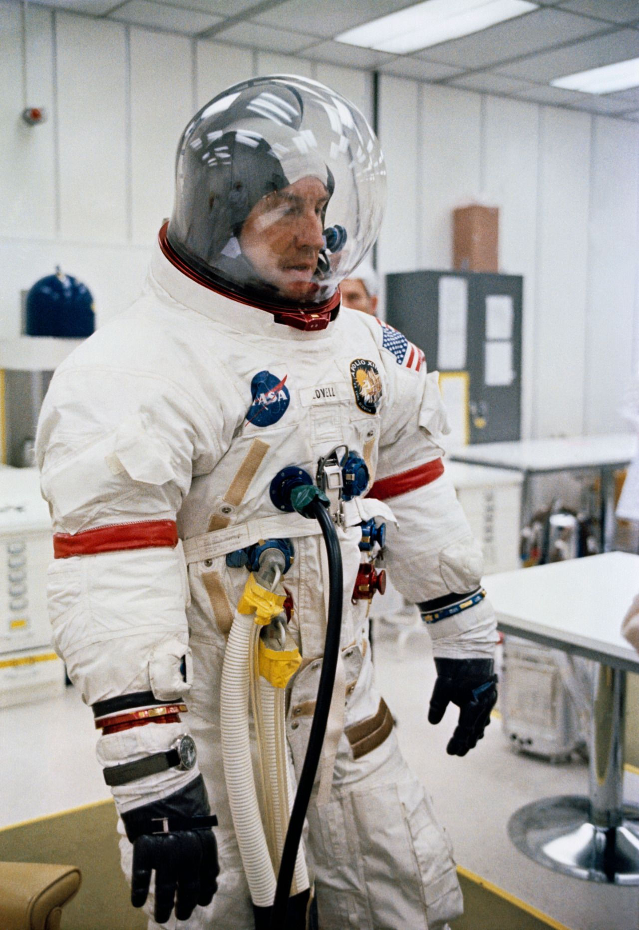 Wallpaper #e2eE_JIBSpphPi3-ZZiW17 Apollo 13 Astronaut Jim Lovell Undergoes Spacesuit Checks a Few Hours