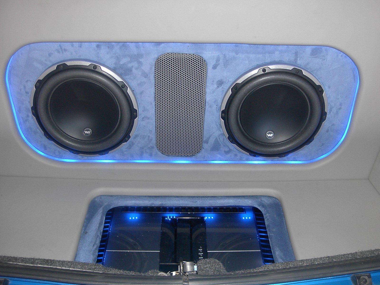 Wallpaper #fn0l8Y4Bnwiau_P64gim54 Chrysler 300c Trunk Car Audio Install Jl Audio Custom Car Audio Custom