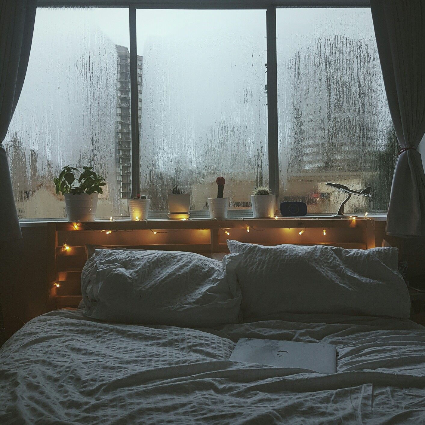 Wallpaper #7YfzMZMBPAdmKxa2YGKE145 Rainy Daysi Would Stay in That Bed Forever and Ever Aesthetic