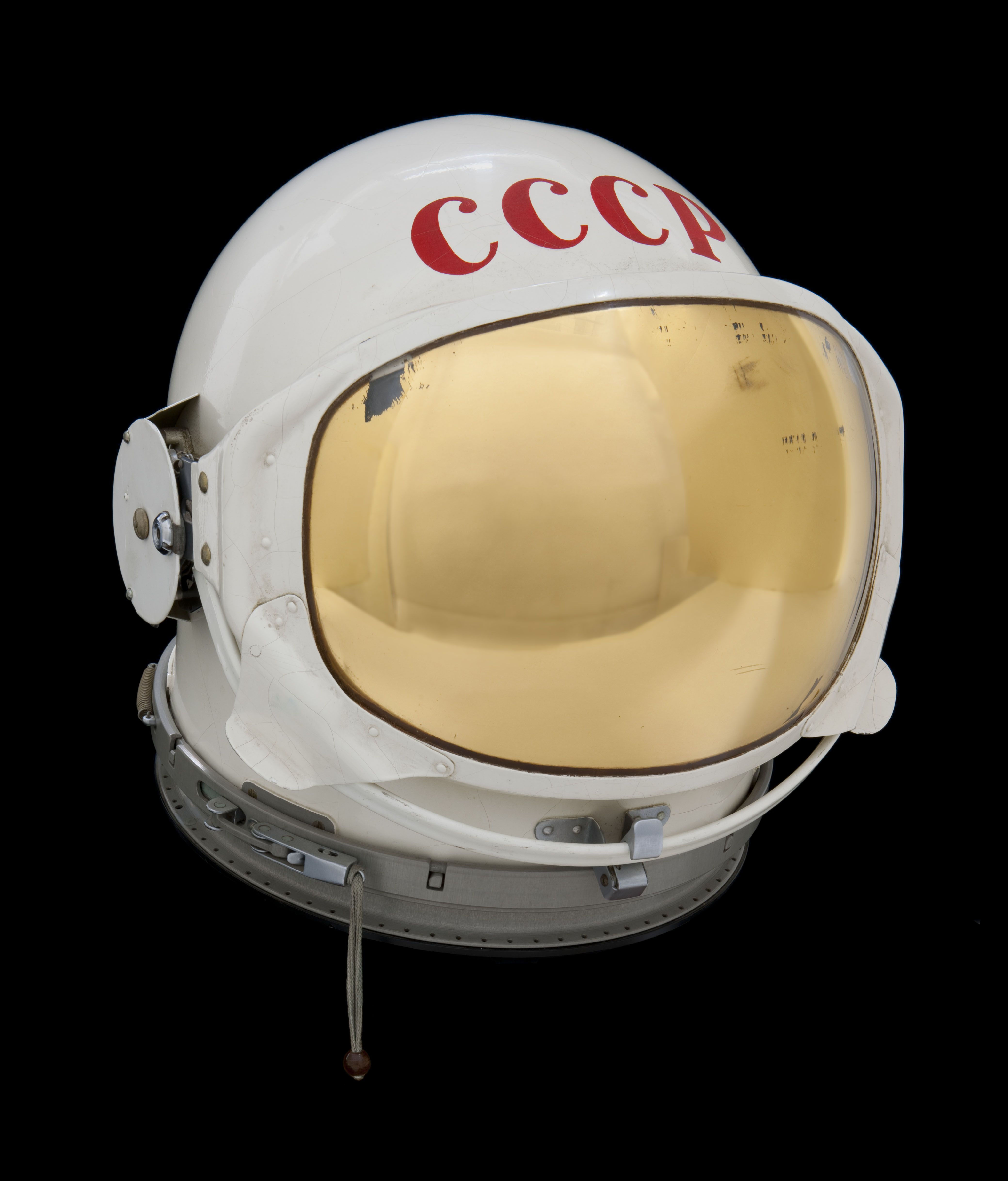 Wallpaper #2BGgM5MBXrlMTfB5u0qk64 A Russian Helmet C Amnhc Chesek Helmet Astronaut Helmet Space Shows