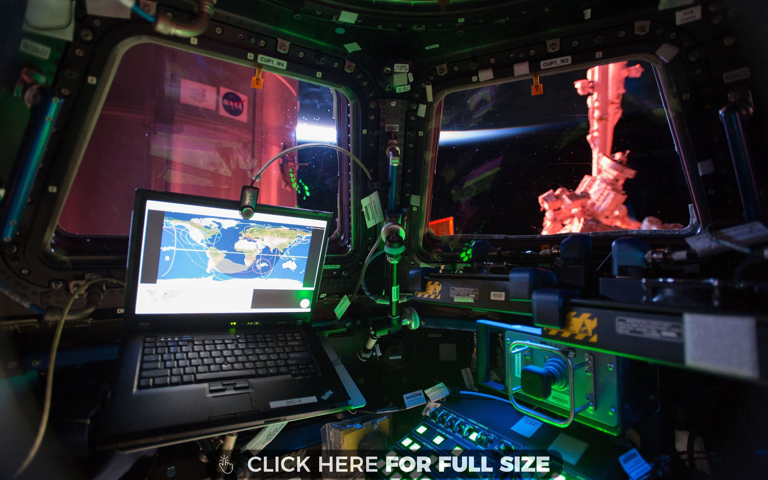 Wallpaper #zH2g8I4Bnwiau_P6kAZ221 Workstation with a Unique View Cyberpunk Room Ideas Cyberpunk Interior