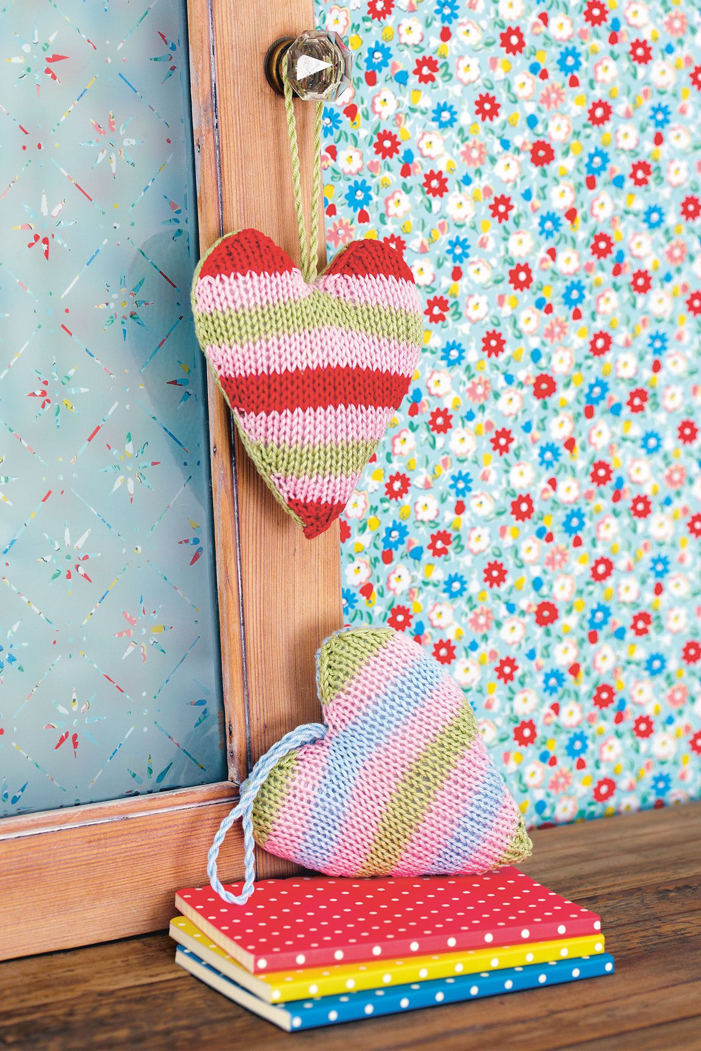 Wallpaper #HGdy7ZIBSpphPi3-_1jy288 Two Stuffed Striped Knitted Hearts with Hanging Thread Loops Knitting