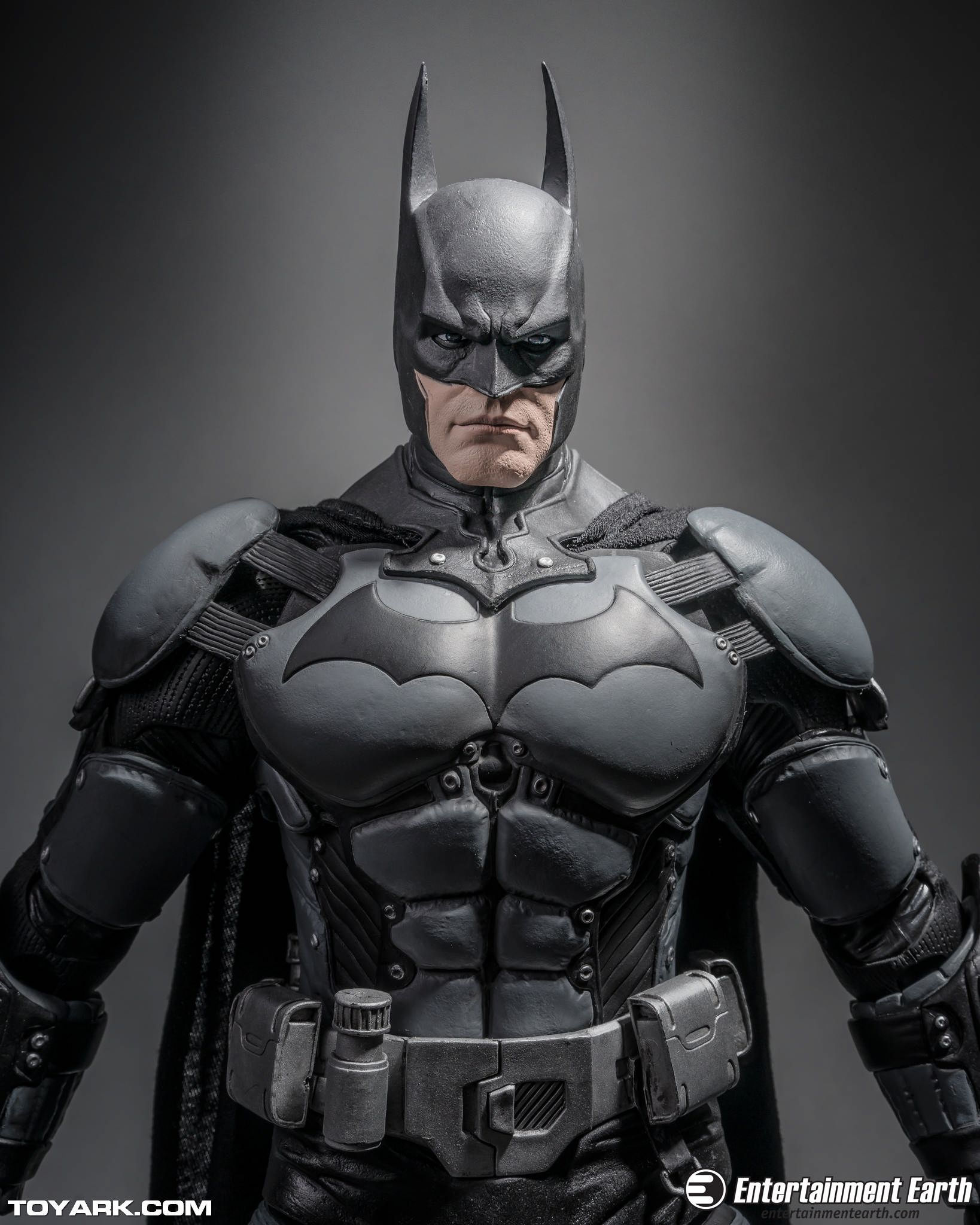 Wallpaper #e-pIVpMBlwTYPL18yQ8_367 The Dark Knight Batman Action Figure from Hot Toys is Shown in This