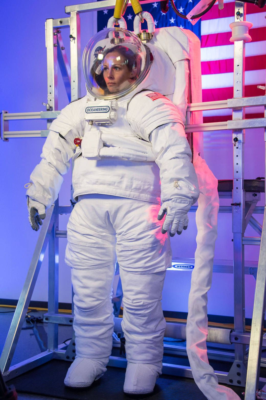 Wallpaper #e2eE_JIBSpphPi3-ZZiW180 Nasa Unveils New Mars Spacesuits Space Suit Spacesuits Astronaut Suit