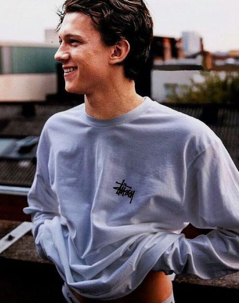 Wallpaper #97gT2pIBJvJKYCmE8e9M263 Aesthetics Variados in 2021 Tom Holland Peter Parker Tom Holland