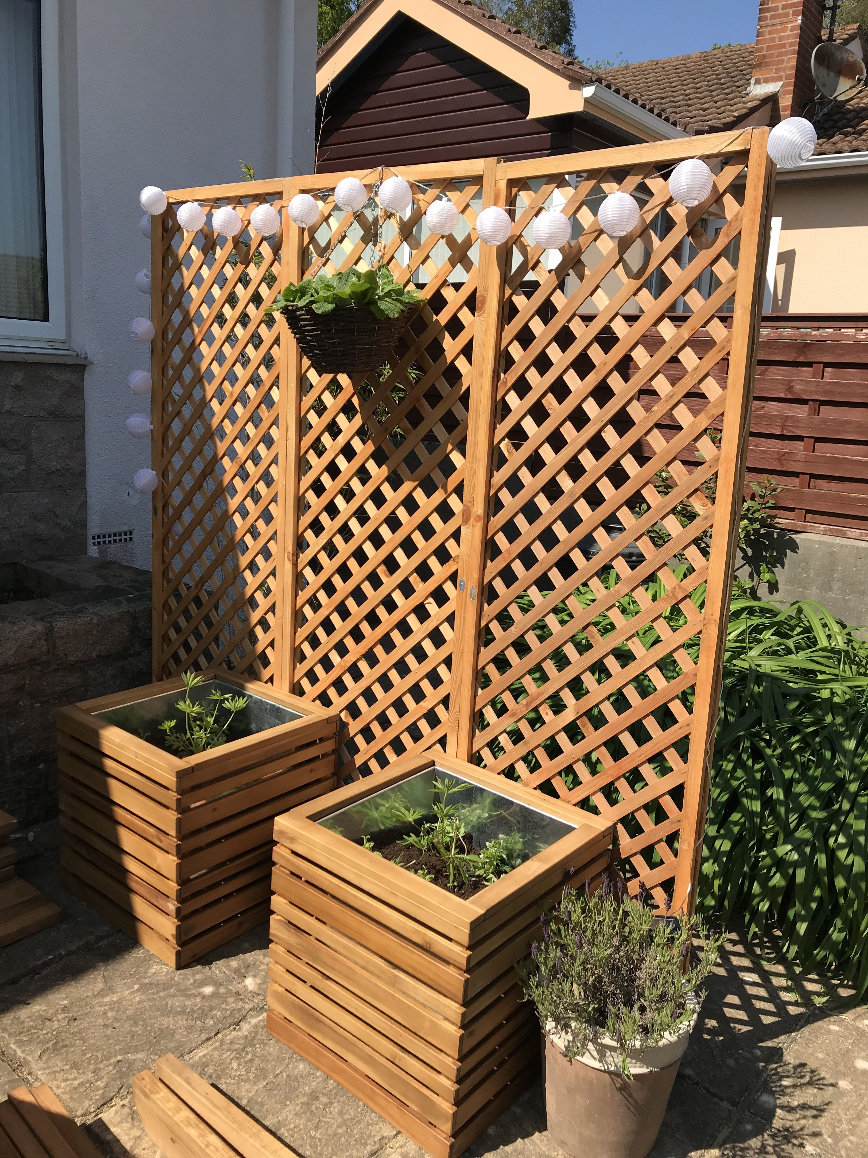 Wallpaper #21B61 20 Outdoor Privacy Screen with Planter Box