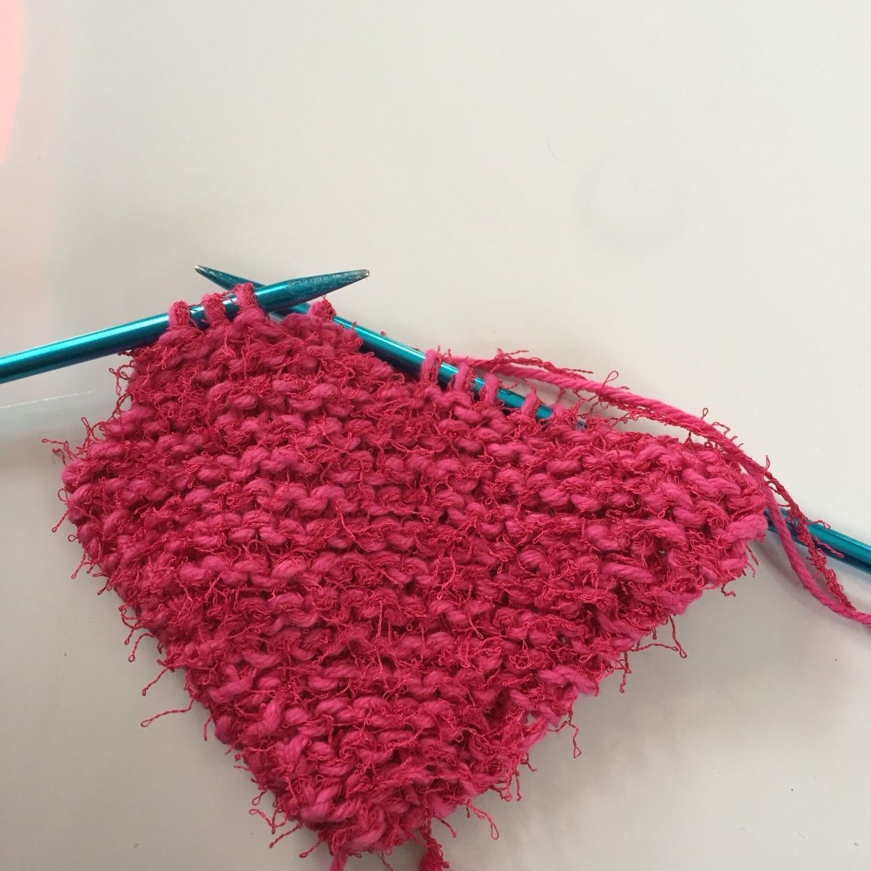 Wallpaper #HGdy7ZIBSpphPi3-_1jy87 Valentine Heart Scrubby Pattern Knitted Heart Pattern Scrubby Yarn