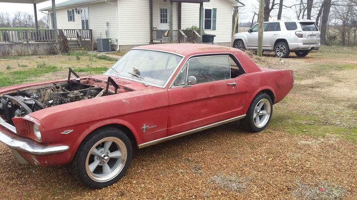 Wallpaper #n7gi1pIBJvJKYCmEdNwN239 Classic Red Mustang with Missing Engine