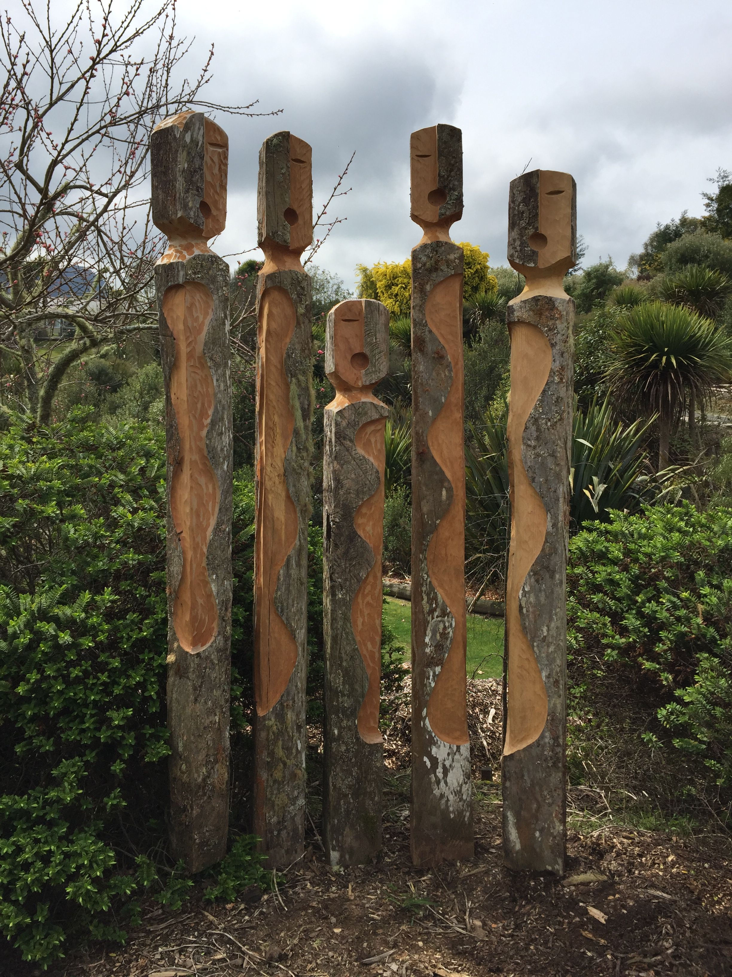 Wallpaper #i2hpFpMBSpphPi3-fwvy277 Unique Wooden Sculptures for Your Outdoor Garden