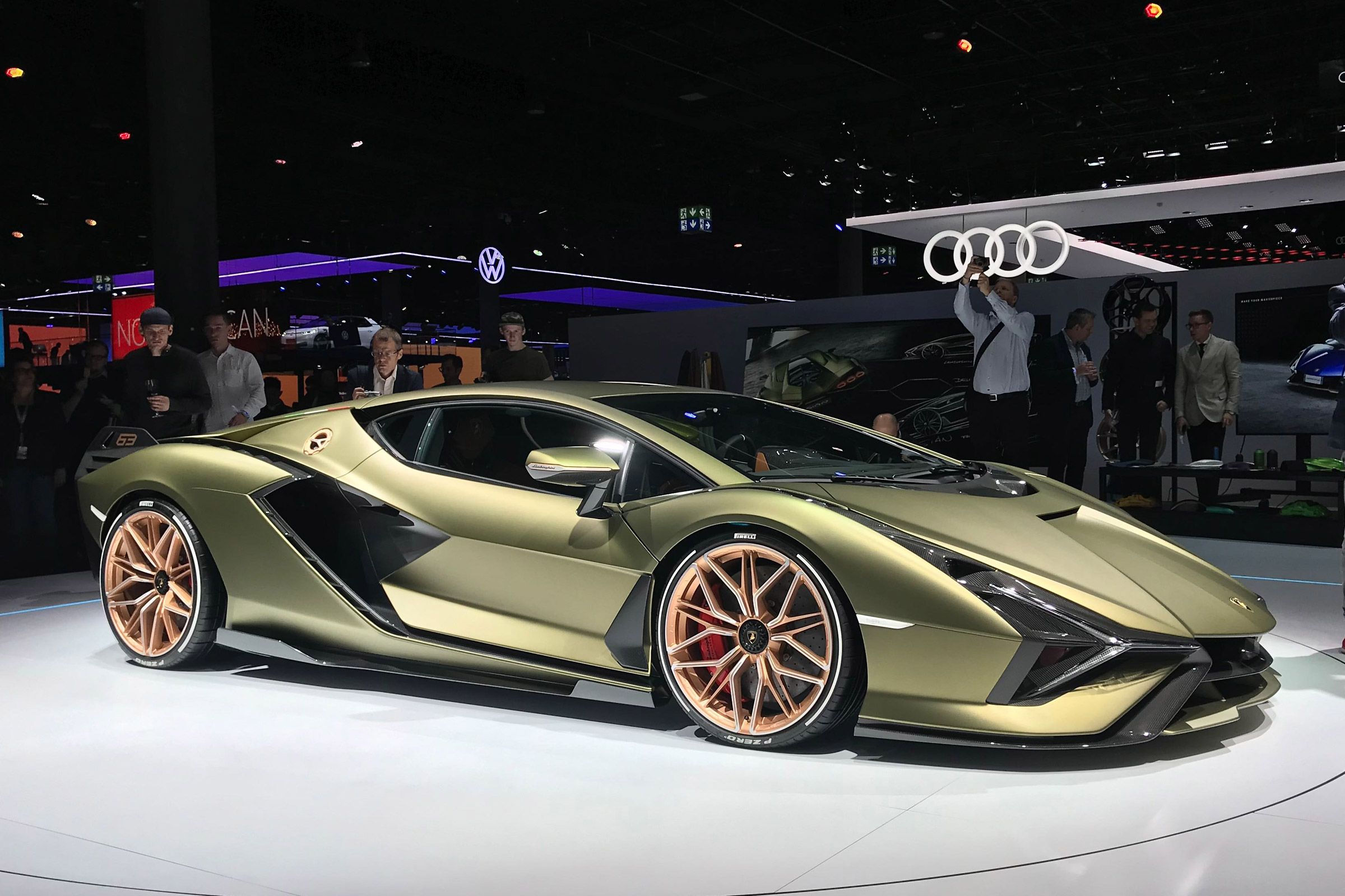 Wallpaper #2meb55IBSpphPi3-_DiQ148 The Limited Edition Lamborghini Sian Blends the Aventadors Platform
