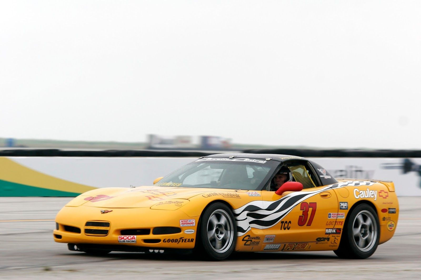 Wallpaper #52cXBZMBSpphPi3-zrrm149 Chevrolet Saved Racers the Trouble of Disassembling Brand New Corvettes
