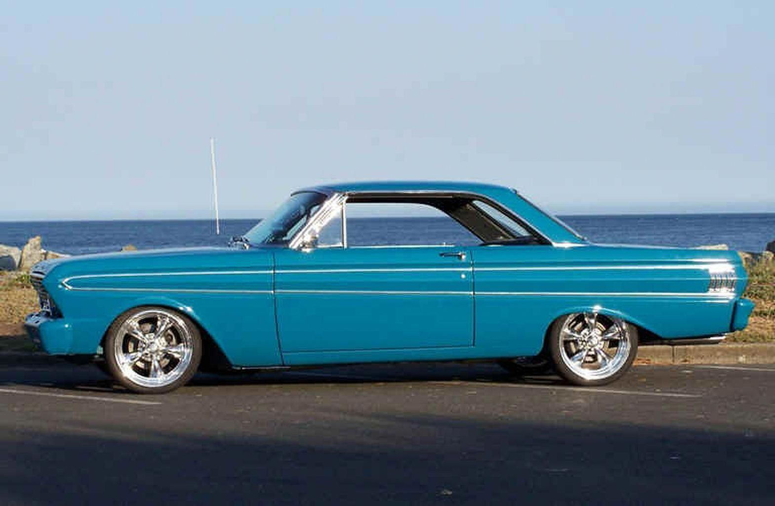 Wallpaper #CUV-jo4B7YBJg1BVkJ2n19 A Classic Ford Falcon Parked by the Ocean