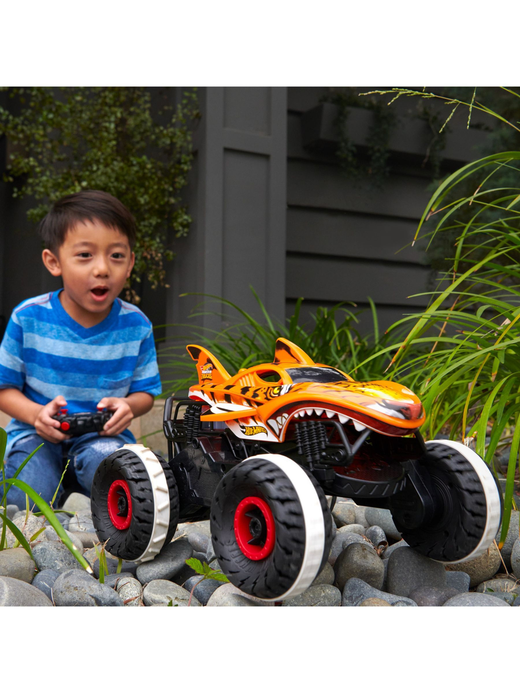 Wallpaper #y2es8pIBSpphPi3-MXHh287 Hot Wheels Monster Truck Unstoppable Tiger Shark Remote Control Car Toy