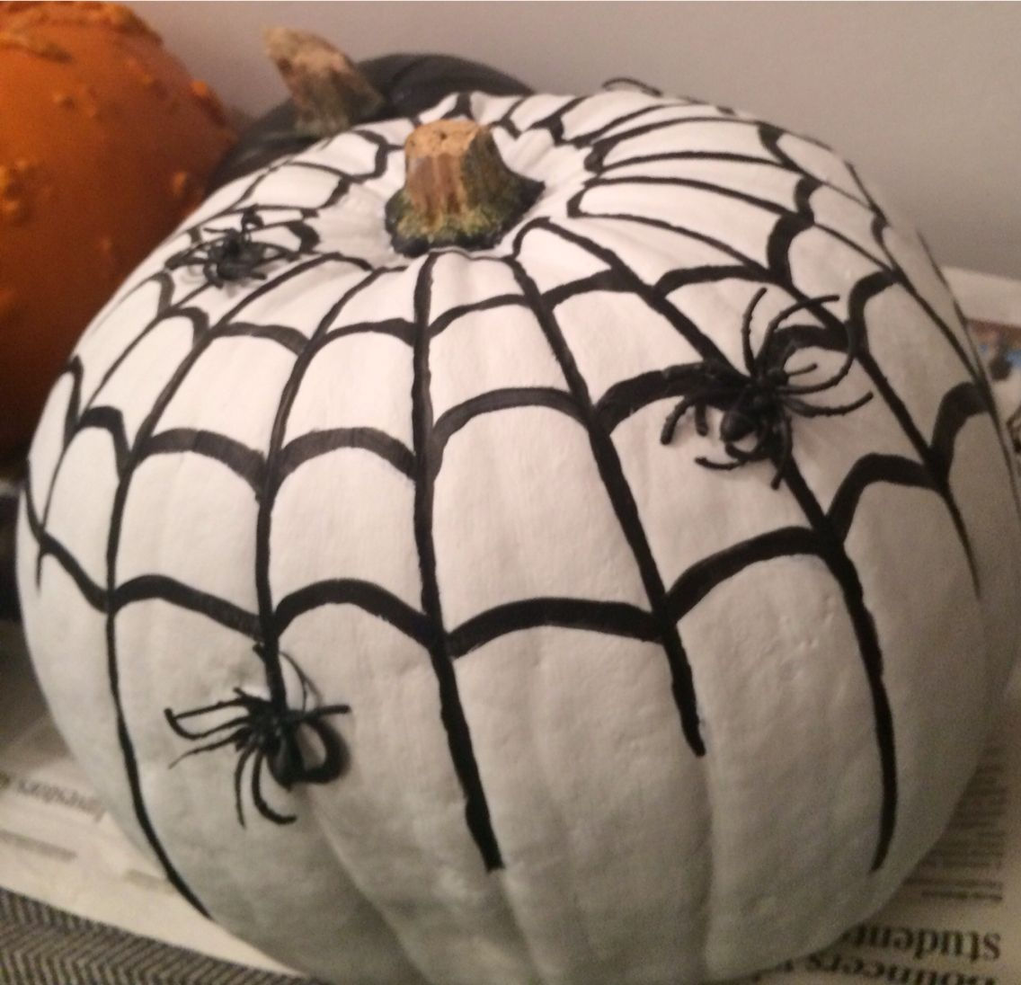 Wallpaper #sQMhZJMBpyOg8YnEWNZf370 Spider Web Painted Pumpkin