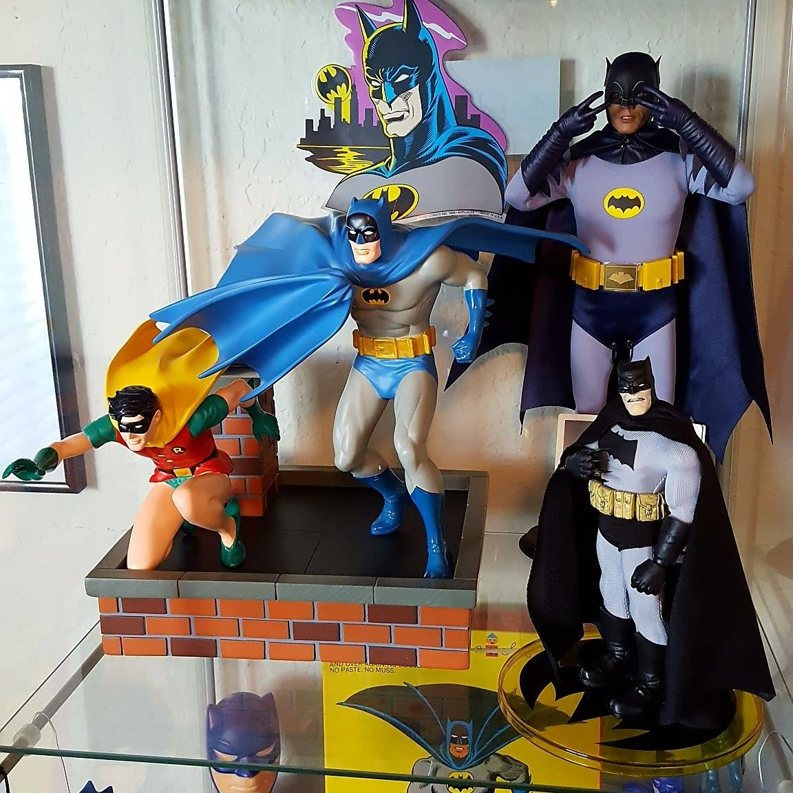 Wallpaper #nkIvPZMBOBpx0NhmCsP729 Silver Age Batman and Robin Statue Adam West Batman by Hot Toys and