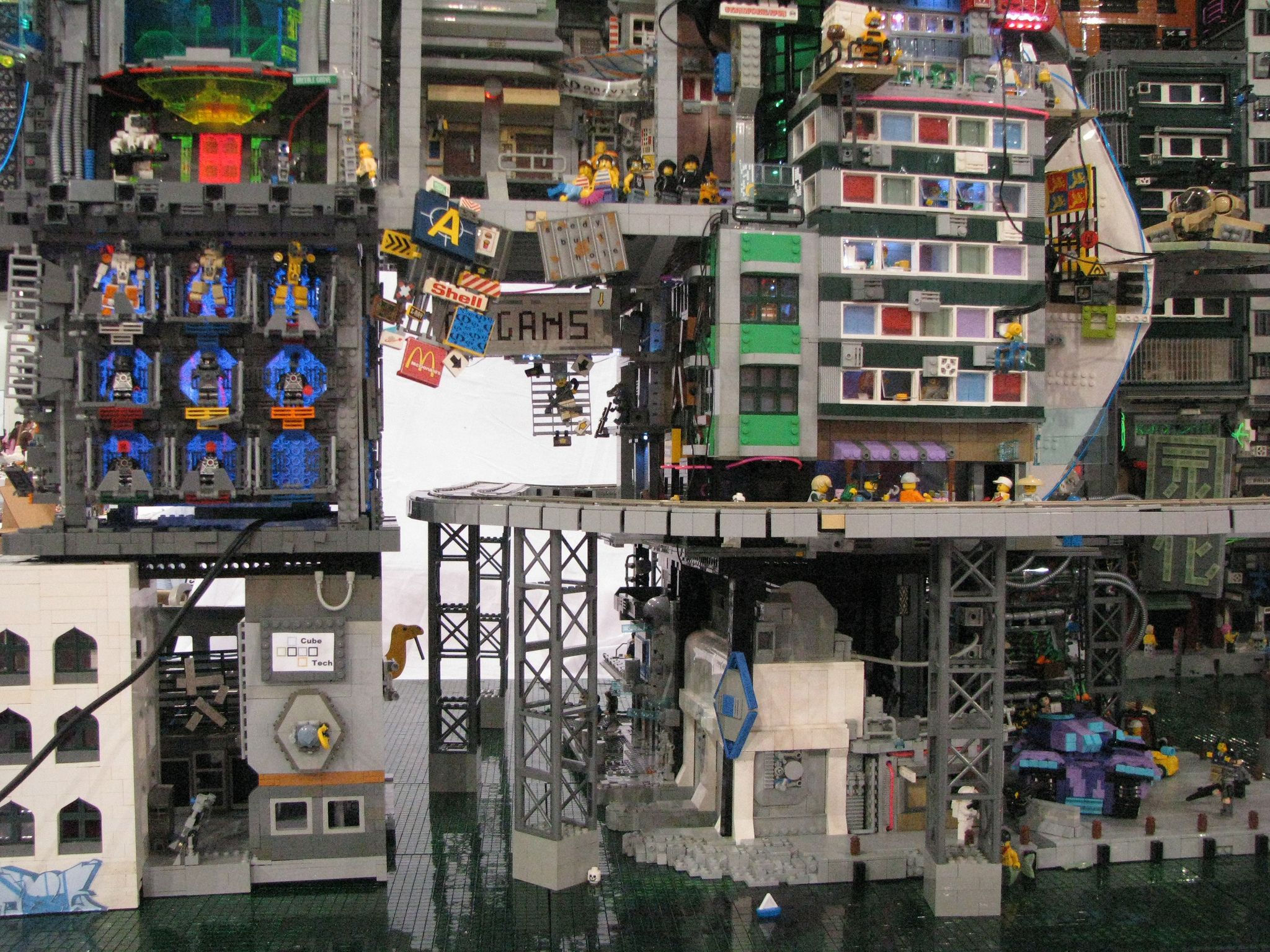 Wallpaper #kKXhNpMBVBiSkHCaCIoF53 Cyberpunk City at Brickfair 2013 09 Cyberpunk City Lego Worlds Lego