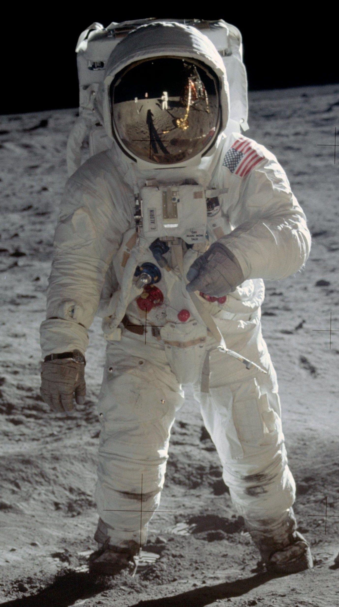 Wallpaper #e2eE_JIBSpphPi3-ZZiW22 Us Spacesuits Space Nasa Space Exploration Neil Armstrong